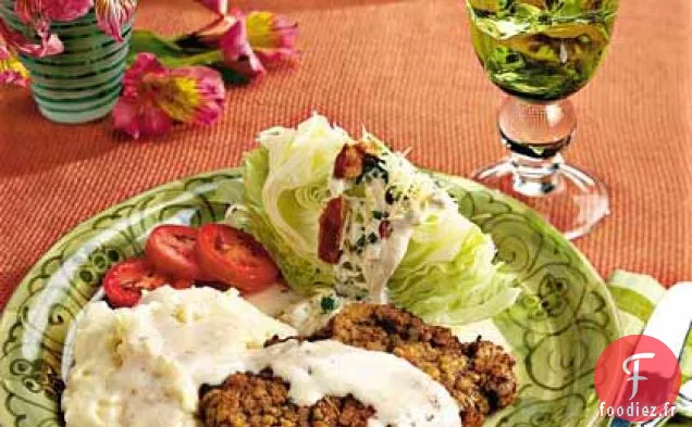 Quartiers de Laitue Iceberg avec Vinaigrette au Fromage Bleu