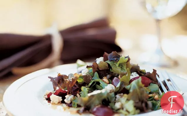 Salade de Laitue aux Feuilles de Chêne avec Cabrales et Raisins Rouges