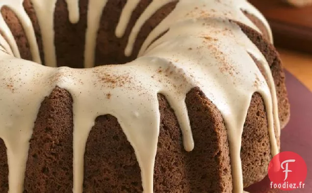 Gâteau aux Pommes et aux Noix avec Glaçage au Caramel