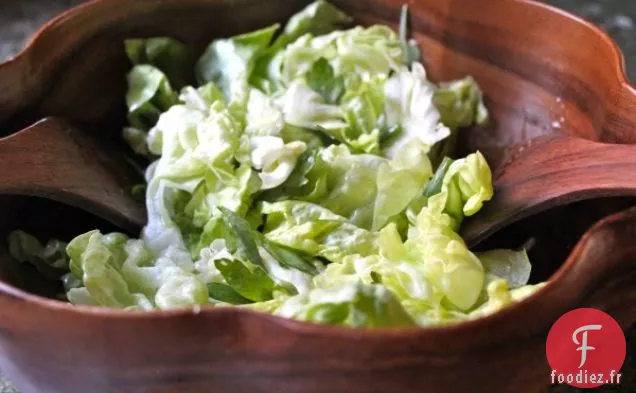 Recette de Salade de Laitue au Beurre et aux Herbes du Jardin