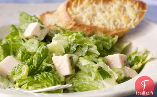 Salade Romaine et Dinde avec Vinaigrette Crémeuse à l'Avocat
