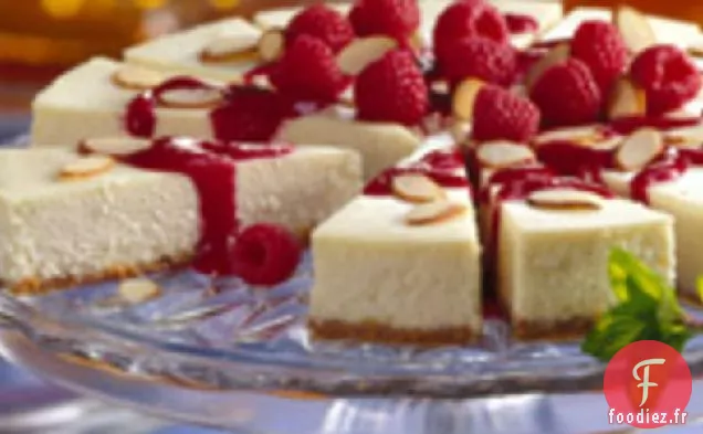 Gâteau au Fromage aux Amandes et Sauce aux Framboises