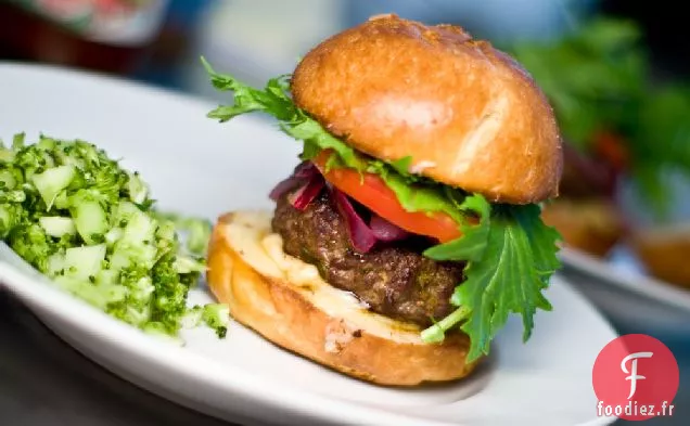 Hamburgers Au Gingembre Hoisin Avec Oignons Marinés Au Citron Vert