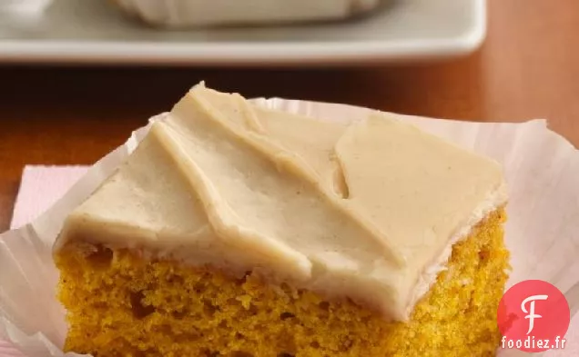 Barres de Citrouille aux Épices Oranges avec Glaçage au Beurre Doré