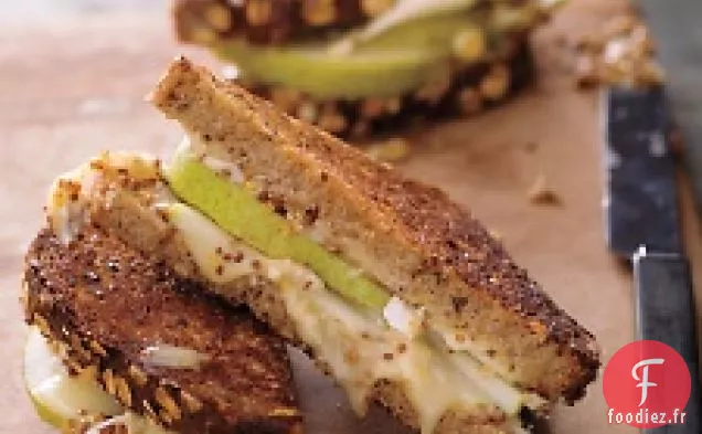 Grilled Cheese Au Brie, Poire Et Moutarde