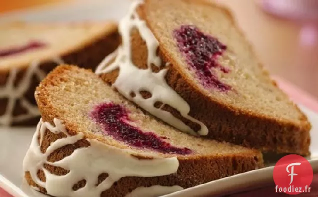 Gâteau au Café à la Crème Sure Fourré aux Canneberges avec Glaçage à l'Orange
