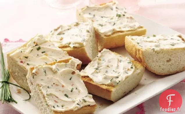 Pain Grillé à l'Ail, Ciboulette et Fromage