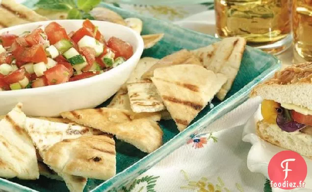 Salsa de Tomates à la Menthe avec Chips de Pita grillées