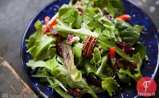 Salade Verte Mélangée Aux Pacanes, Fromage De Chèvre Et Moutarde Au Miel V