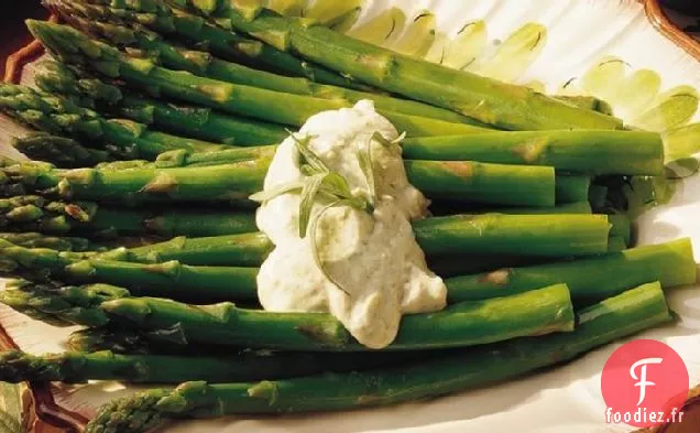 Asperges cuites à la vapeur avec Mayonnaise à l'Estragon