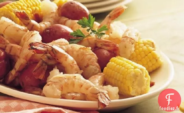 Ébullition de Crevettes, de Maïs Sucré et de Pommes de Terre Neuves