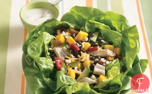 Salade de Poulet et Mangue dans un Bol de Laitue