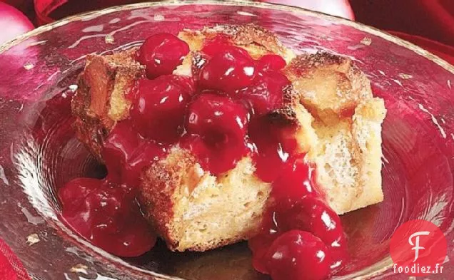 Pouding au Lait de Poule avec Sauce aux Cerises et au Bourbon pendant la nuit