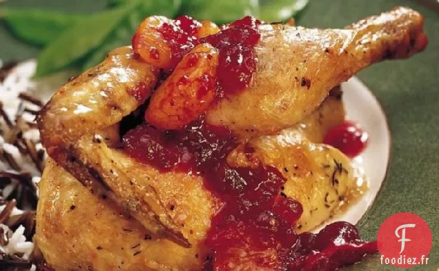 Poules de Cornouailles aux Herbes avec Sauce aux Canneberges et à l'Orange