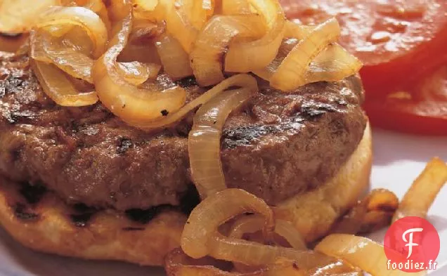 Steaks de Hamburger Grillés aux Oignons Rôtis