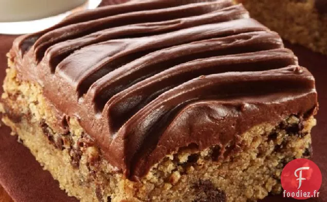 Barres de Pépites de Chocolat au Beurre d'Arachide Sans Gluten avec Glaçage au Chocolat