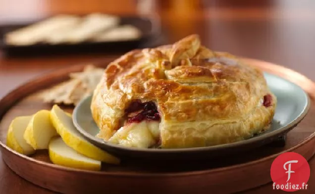 Brie en Pâte Feuilletée à la Sauce aux Canneberges
