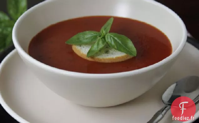 Soupe à la Tomate Et au Basilic Habillée