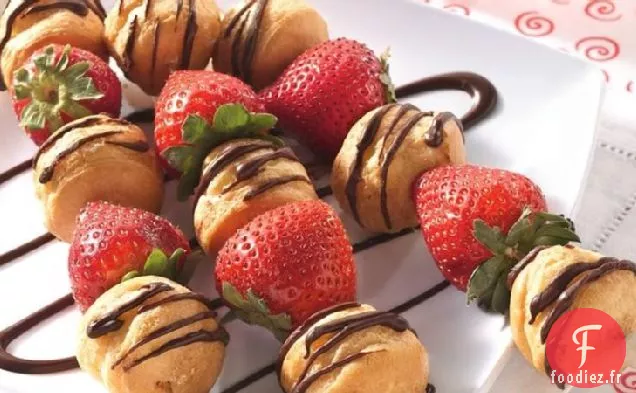 Brochettes Feuilletées à la Crème aux Fraises