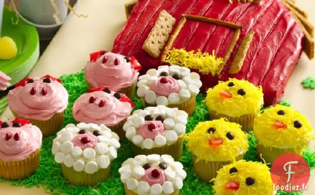 Gâteau de Grange avec des Cupcakes d'Animaux de Ferme