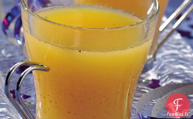Vin Épicé aux Canneberges Blanches à la Mijoteuse