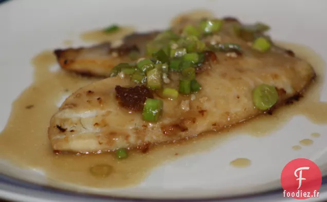 Tilapia À la Chinoise Mariné Au Soja Avec Gingembre Frais Et Scall