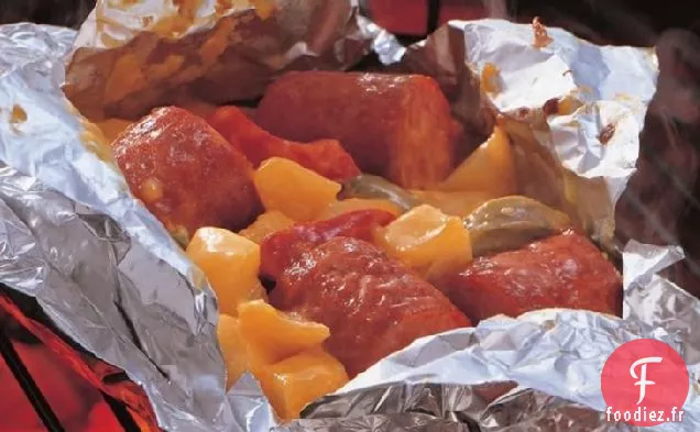 Paquets de Saucisses Fumées Grillées et Pommes de Terre au Cheddar
