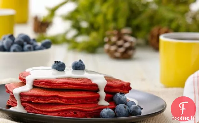 Crêpes de Velours Rouge au Sirop de Noix de Coco et Myrtilles
