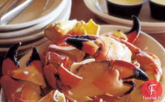 Pinces De Crabe En Pierre Réfrigérées Avec Sauce À La Moutarde