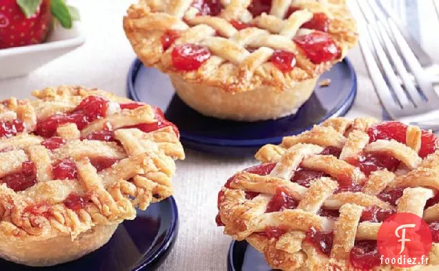 Mini Tartes en Treillis à la Fraise Et à la Rhubarbe