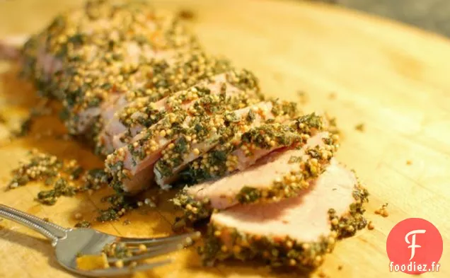 Filet De Porc Glacé À L'Abricot Avec Une Croûte D'Herbes Et De Graines De Moutarde