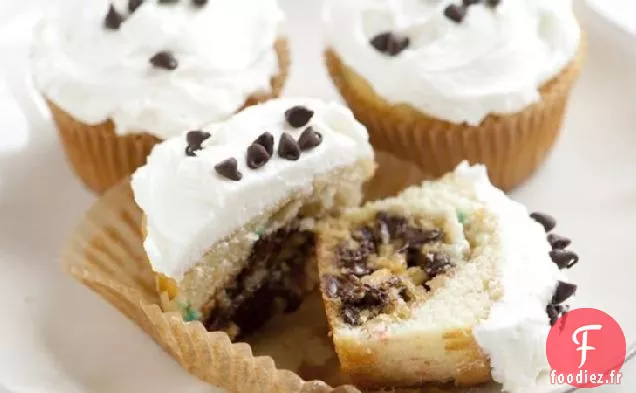 Cupcakes aux Copeaux Arc-En-Ciel Farcis aux Biscuits