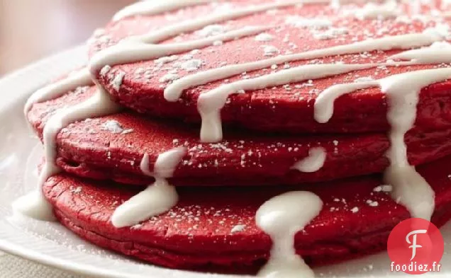 Crêpes de Velours Rouge avec Garniture de Fromage à la Crème