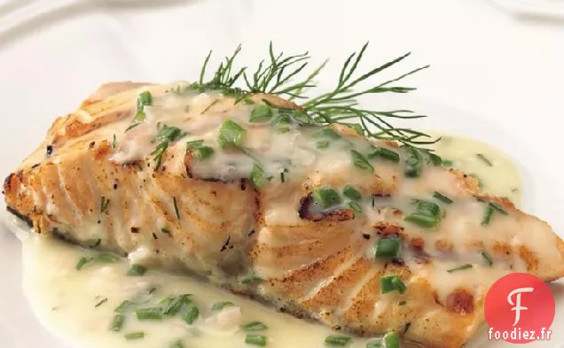 Saumon Grillé avec Sauce au Beurre aux Herbes et au Citron