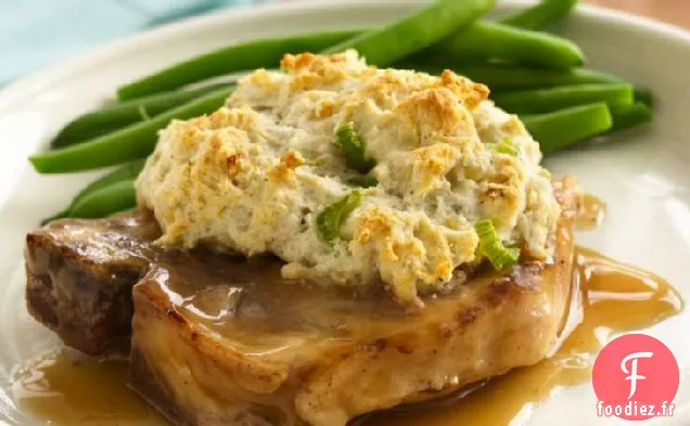 Côtelettes de Porc en Sauce avec Biscuits Farcis