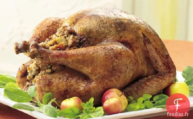 Dinde Rôtie aux Épices au Miel avec Farce aux Pommes et aux Pacanes