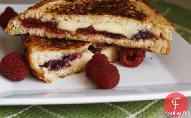 Grilled Cheese Framboise, Brie et Bleu