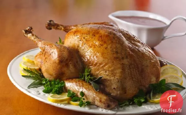 Dinde Rôtie aux Herbes avec Sauce aux Canneberges
