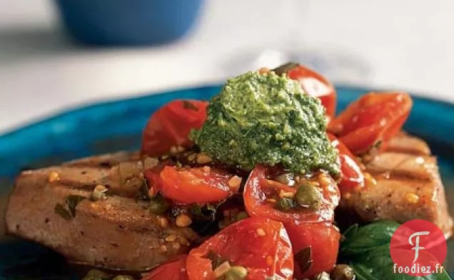 Thon Grillé au Beurre de Basilic et Sauce Tomate Fraîche