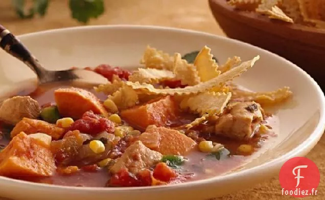 Soupe de Poulet du Sud-Ouest à la Mijoteuse avec lanières de Tortillas Cuites au Four
