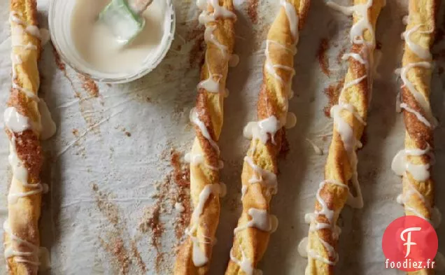 Torsions de Cannelle Sans Gluten avec Glaçage à la Vanille