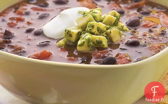 Soupe aux Haricots Noirs avec Salsa à l'Avocat