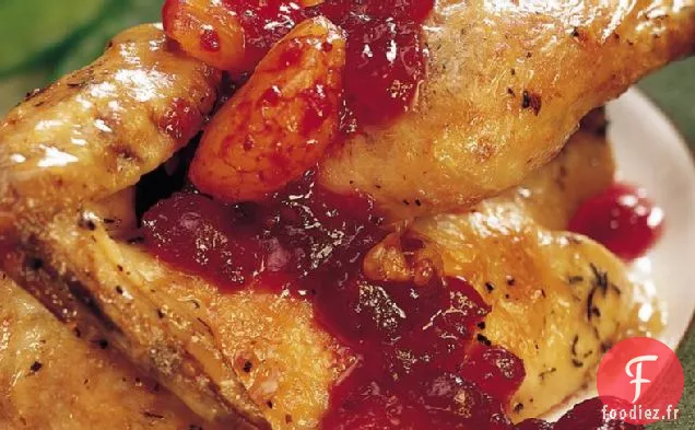 Poules de Cornouailles aux Herbes avec Sauce aux Canneberges et à l'Orange