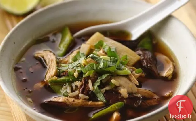 Soupe de Poulet Aux Champignons Asiatiques