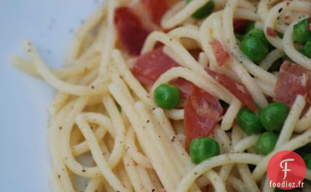 Pancetta Et Petits Pois Avec Spaghetti Et Œuf