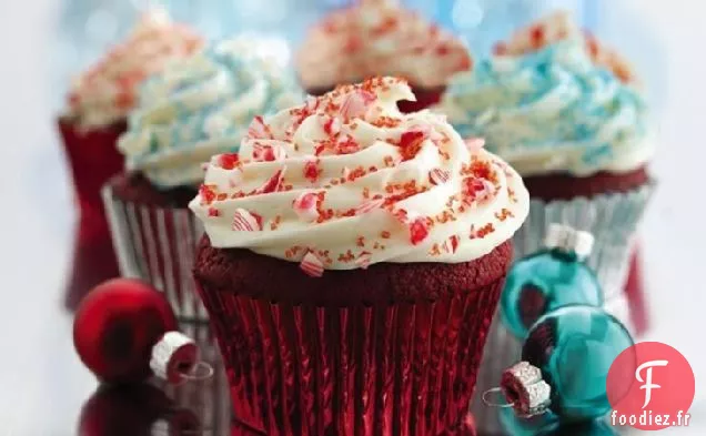 Cupcakes en Velours Rouge avec Garniture au Fromage à la Crème et Glaçage