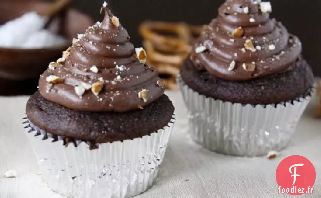 Cupcakes au Chocolat avec Surprise au Centre de Caramel Salé