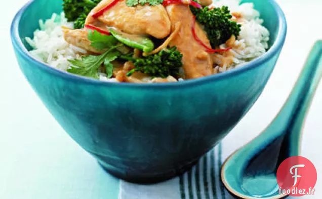 Sauté de Poulet Satay aux Pois Mange-tout et Coriandre