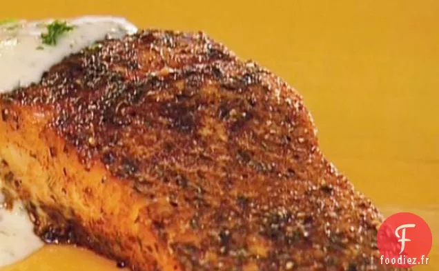 Saumon Noirci à la Sauce au Fromage Bleu