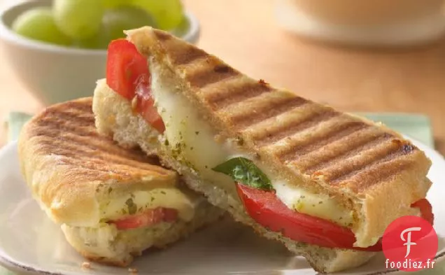 Panini au Pesto, Mozzarella et Tomates